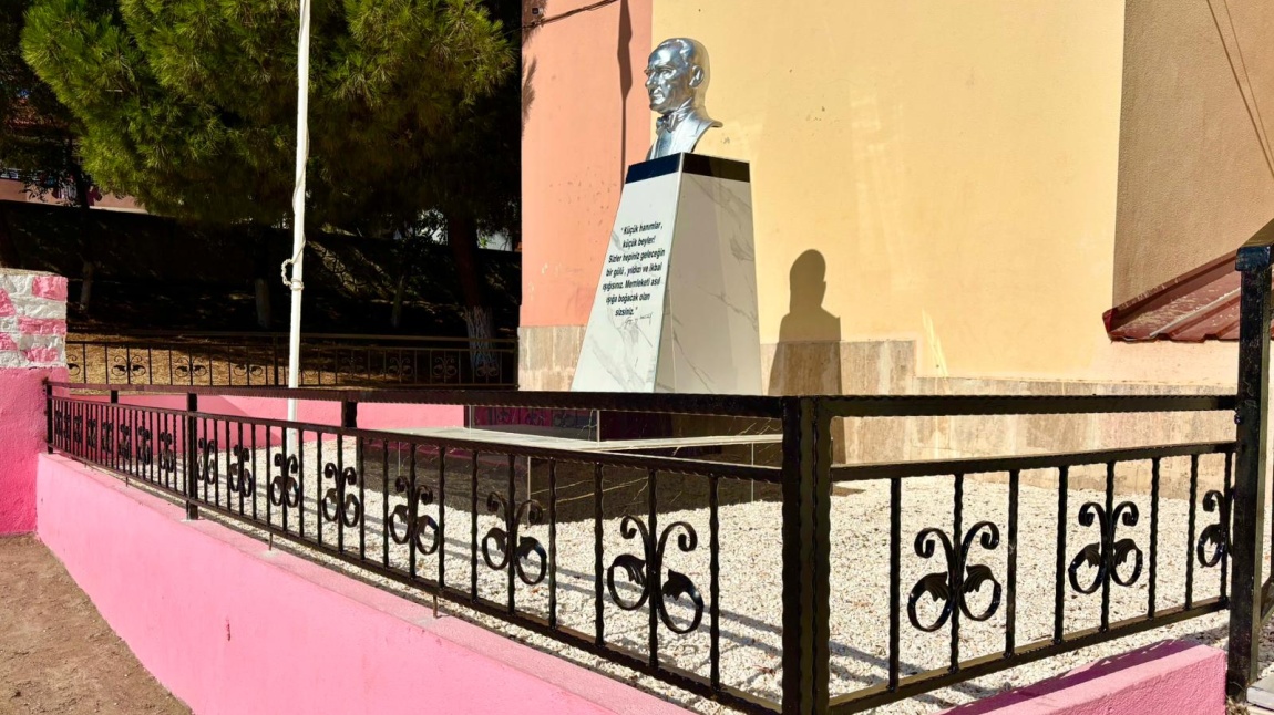 Atatürk Büstü Düzenlememiz